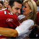 Illustration for article titled Everybody Loves Kurt Warner...Except One Former California Pizza Kitchen Employee